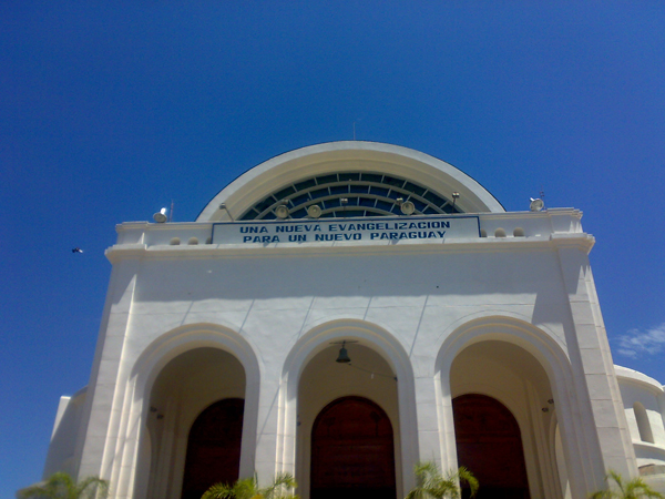 IMÁGENES DEL SANTUARIO DE LA VIRGEN DE CAACUPÉ (FOTOGRAFÍAS DEL PORTALGUARANI.COM)